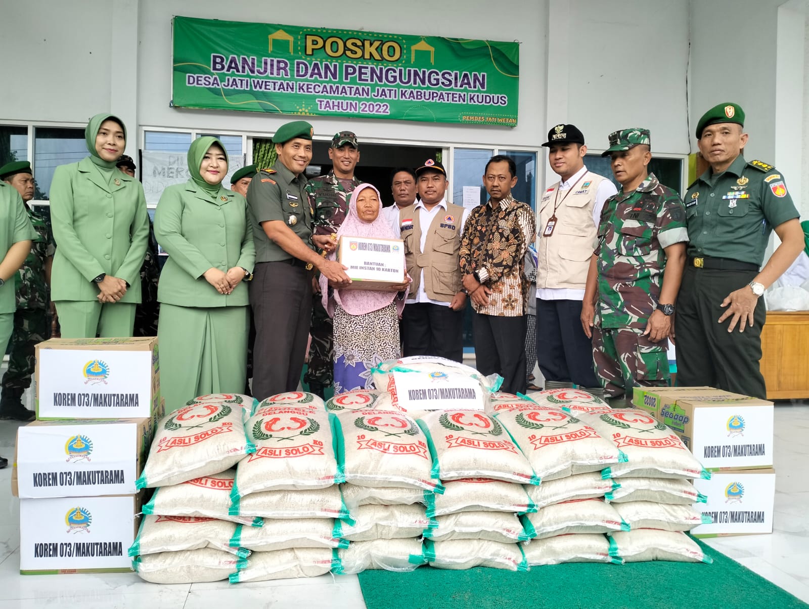 Danrem 073/Makutarama Tinjau dan Berikan Bantuan Korban Banjir Jati, Kabupaten Kudus 